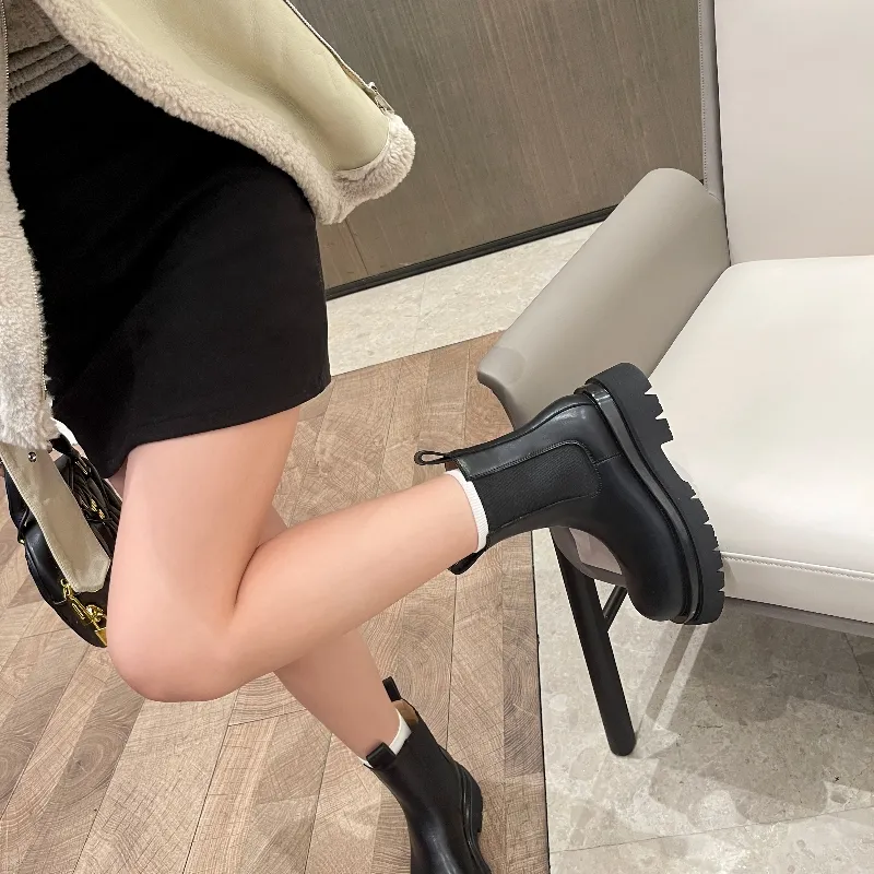 STELLA WEISZ Short Chelsea Boots Women's Black-3