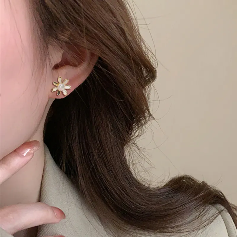 Taste The Color Pearl Stud Earrings Women's-1