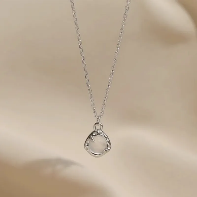 Heart Grass Chalcedony Necklaces Women's-1