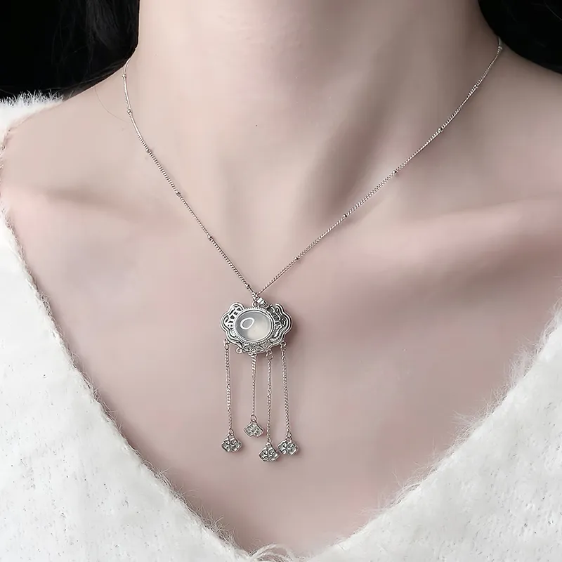 Heart Grass Chalcedony Jade Necklaces Women's-4
