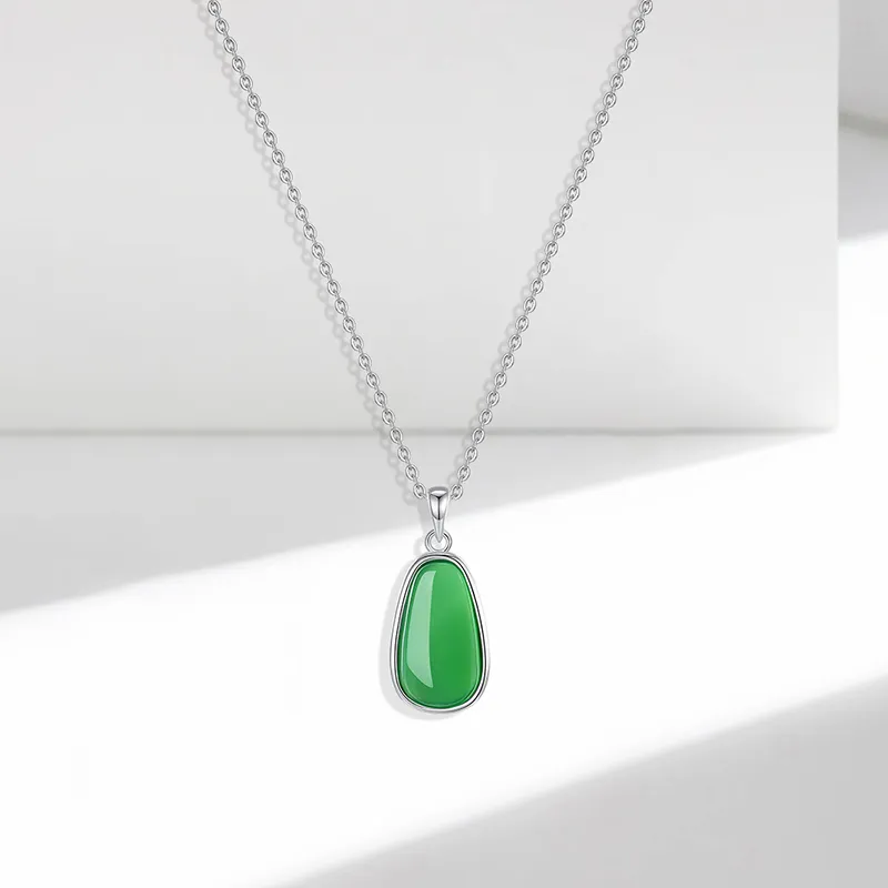 Heart Grass Chalcedony Necklaces Women's-1