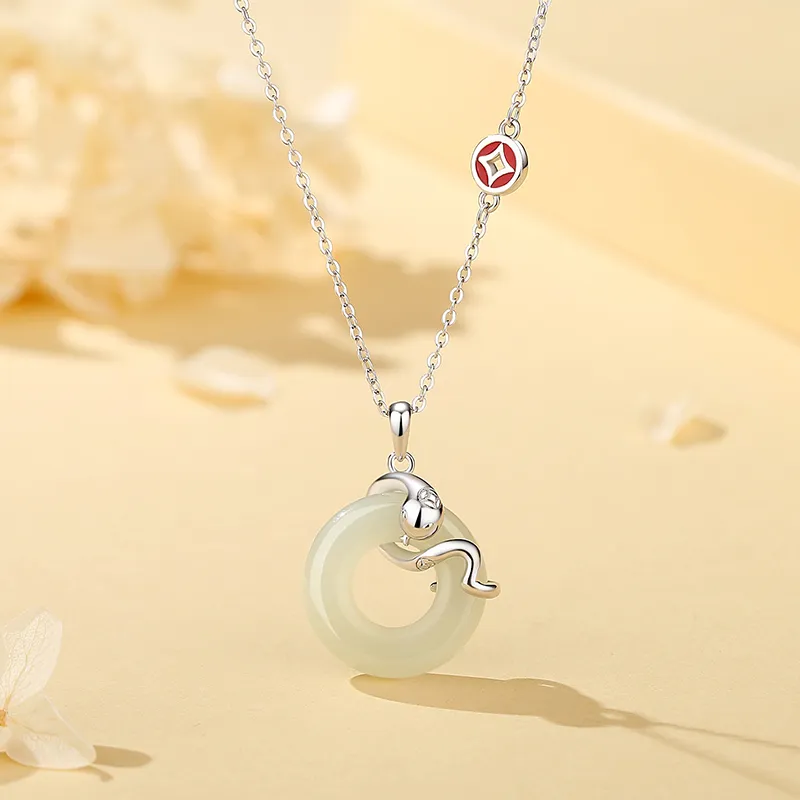 Heart Grass Chalcedony Necklaces Women's-1