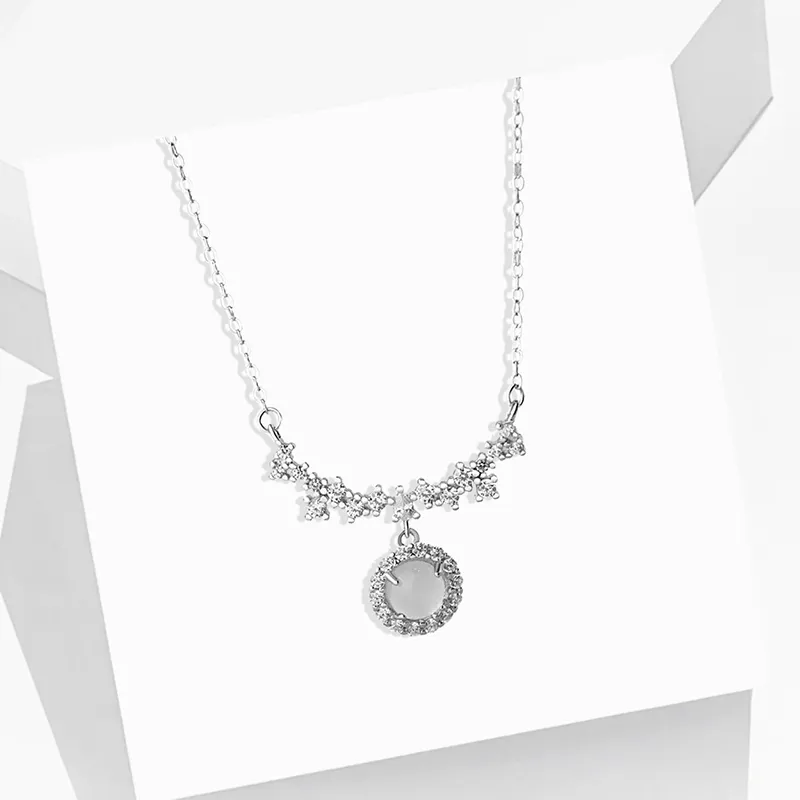 Heart Grass Chalcedony Necklaces Women's-1