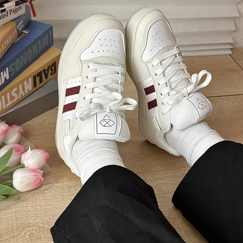 Wooden Rabbit Low Top Skateboard Shoes Unisex-9