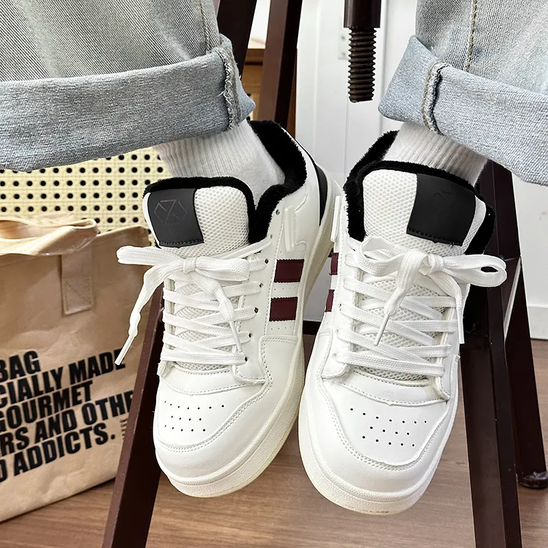 Wooden Rabbit Low Top Skateboard Shoes Unisex-79
