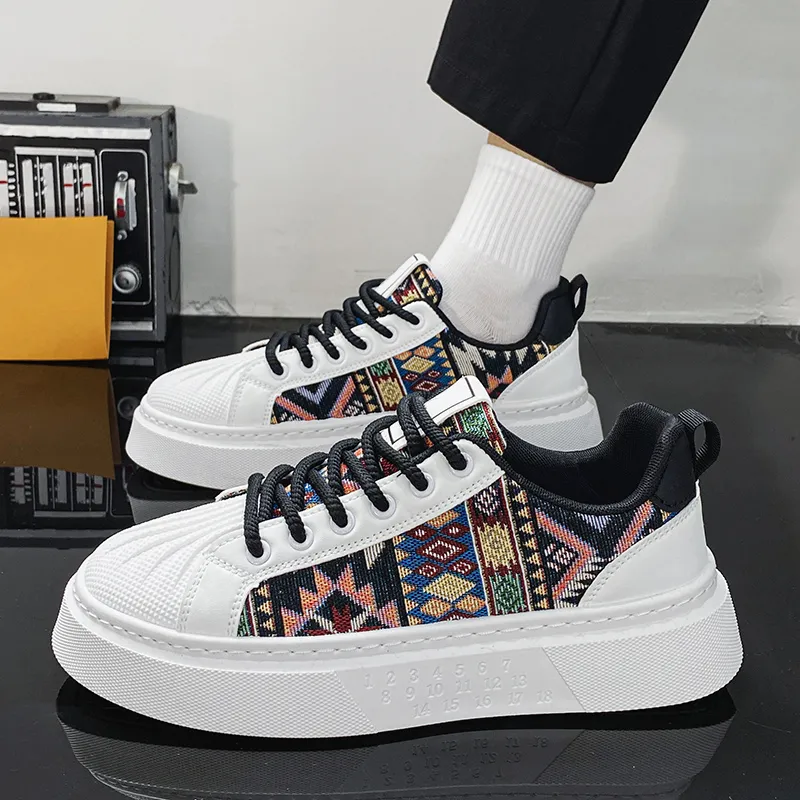 Wooden Rabbit Slip Resistant, Abrasion Resistant, Breathable Low Top Skateboard Shoes Men's-1