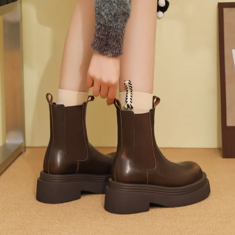 Earl Cat Short Chelsea Boots Women's-5