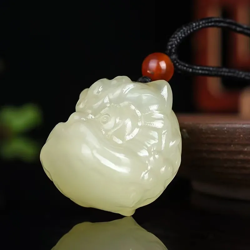 Tang Zhi Shetai Jade Ornaments Unisex-1