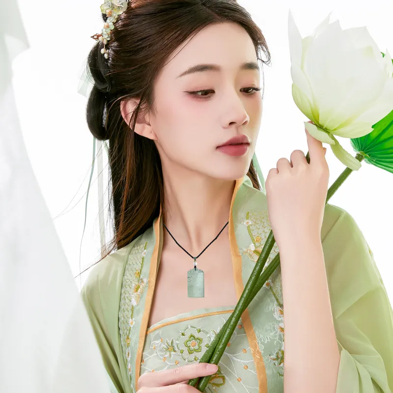 Tang Zhi Serpentine Jade Necklaces Unisex-3