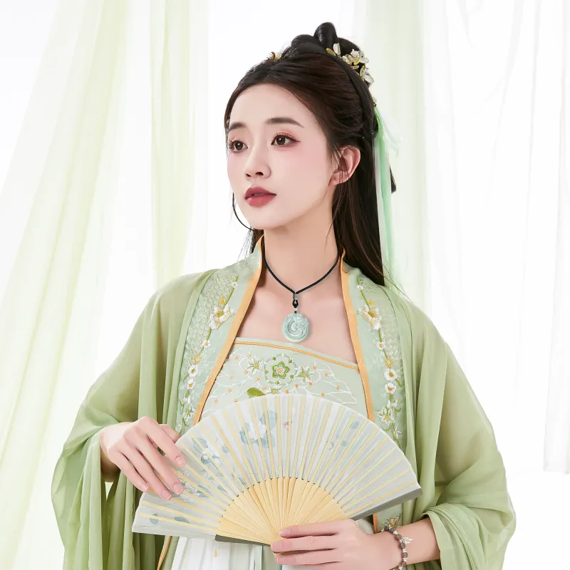 Tang Zhi Serpentine Jade Necklaces Unisex-1