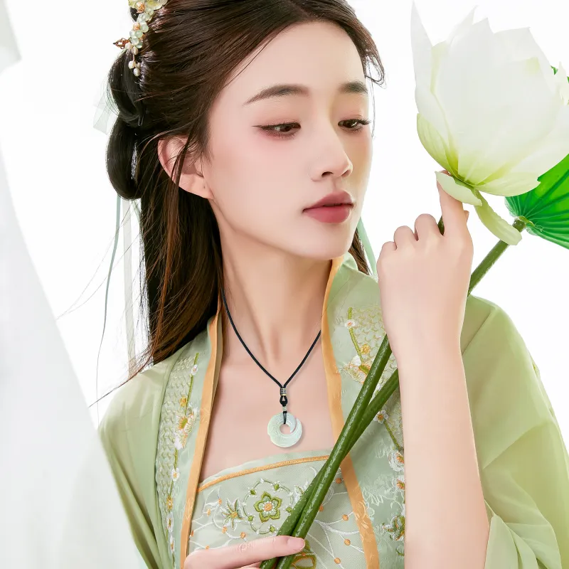 Tang Zhi Serpentine Jade Necklaces Unisex-2