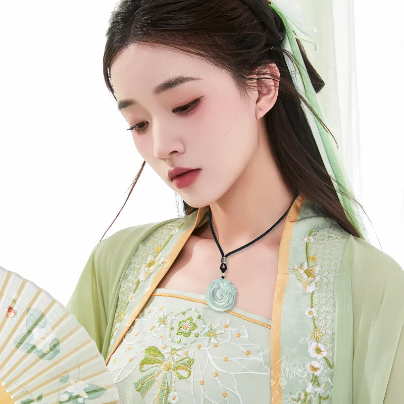 Tang Zhi Serpentine Jade Necklaces Unisex-2