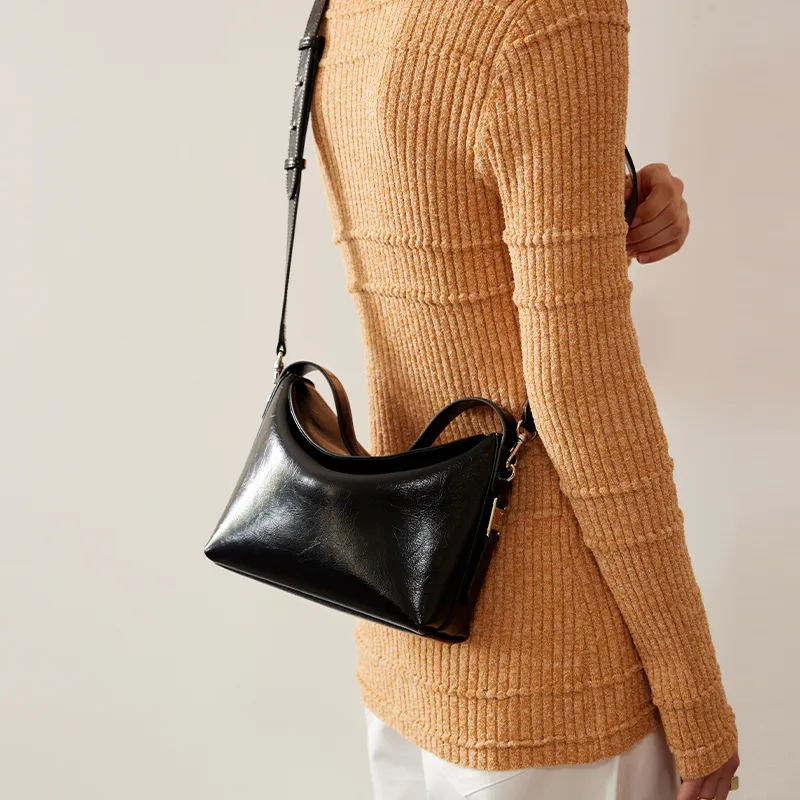 LA FESTIN Oil Wax Cow Leather Bucket Bag, One Shoulder Handbag Women's Knight Black/Raffia Red/Aurora Silver-1