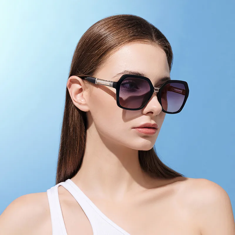 VEGOOS PC Square Sunglasses Women's Black/Gray-2