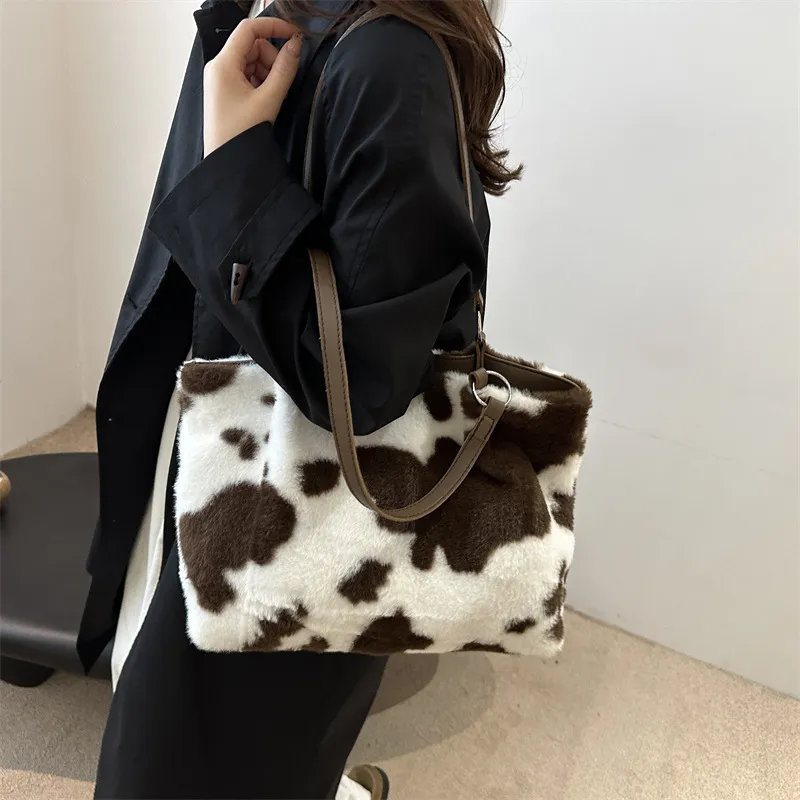 NX DOUGHNUT Plush Handbag, Shoulder Bag Regular Women's Multicolor-9