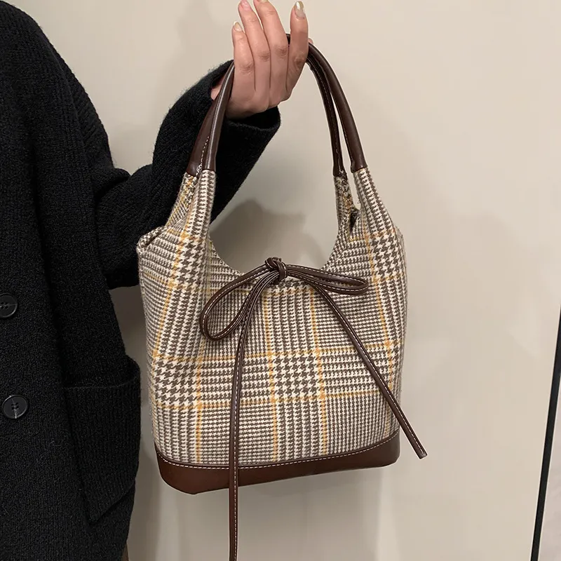 NX DOUGHNUT Flannelette Handbag Color Blocking Stripes Shoulder Bag Women's Khaki/Black-2