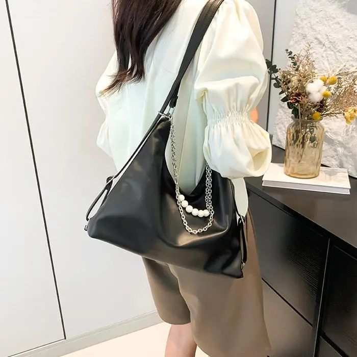 NX DOUGHNUT PU Shoulder Bag Regular Women's White/Black/Pink/Silver-18