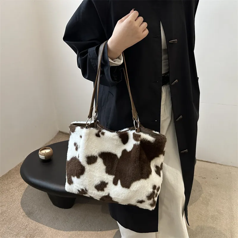 NX DOUGHNUT Plush Handbag, Shoulder Bag Regular Women's Multicolor-7