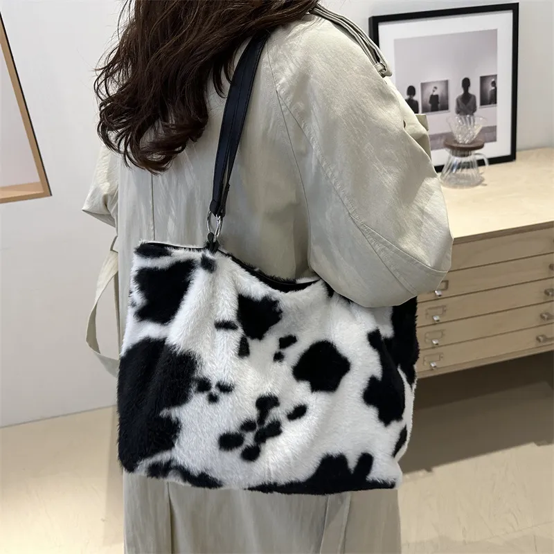 NX DOUGHNUT Plush Handbag, Shoulder Bag Regular Women's Multicolor-4