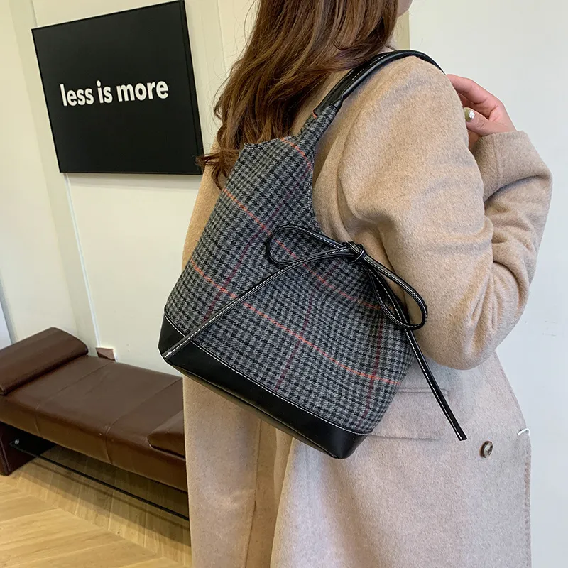 NX DOUGHNUT Flannelette Handbag Color Blocking Stripes Shoulder Bag Women's Khaki/Black-7