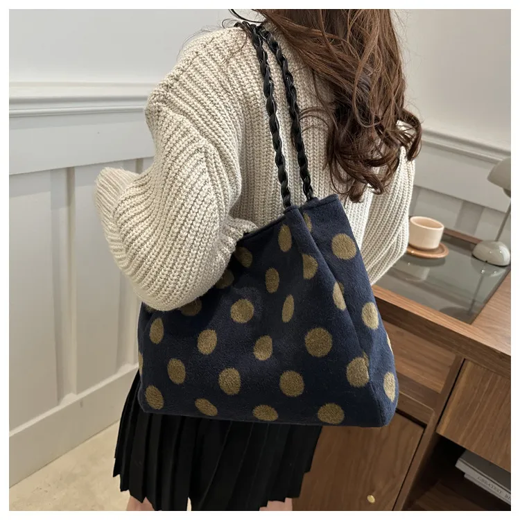 NX DOUGHNUT Woolen Commute Shoulder Bag Regular Women's Multicolor-13