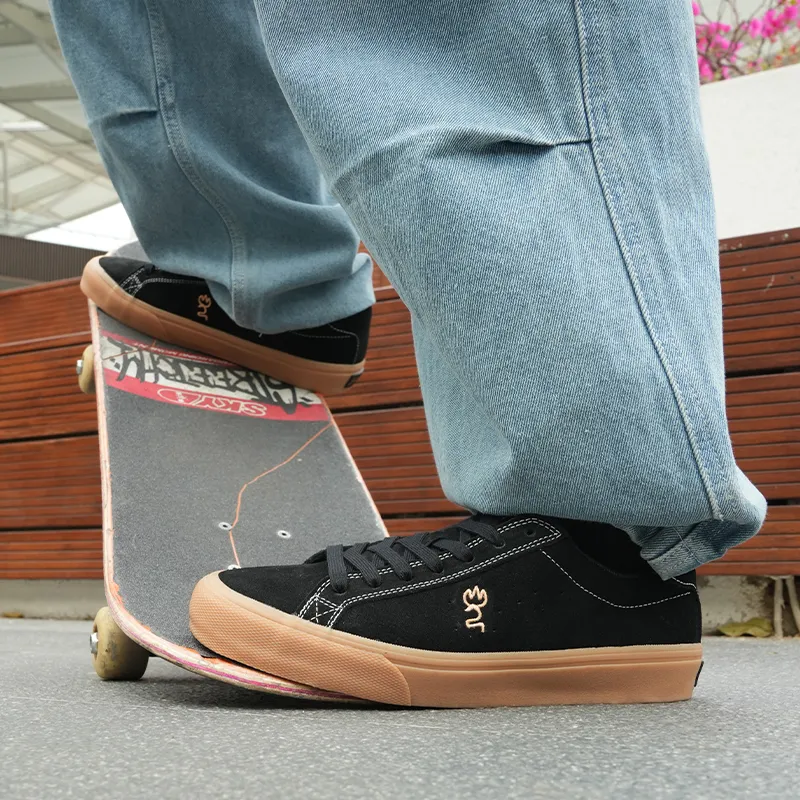 GOLUCK Big Dipper Cushioning, Abrasion Resistant, Slip Resistant Low Top Skateboard Shoes Unisex Black-1