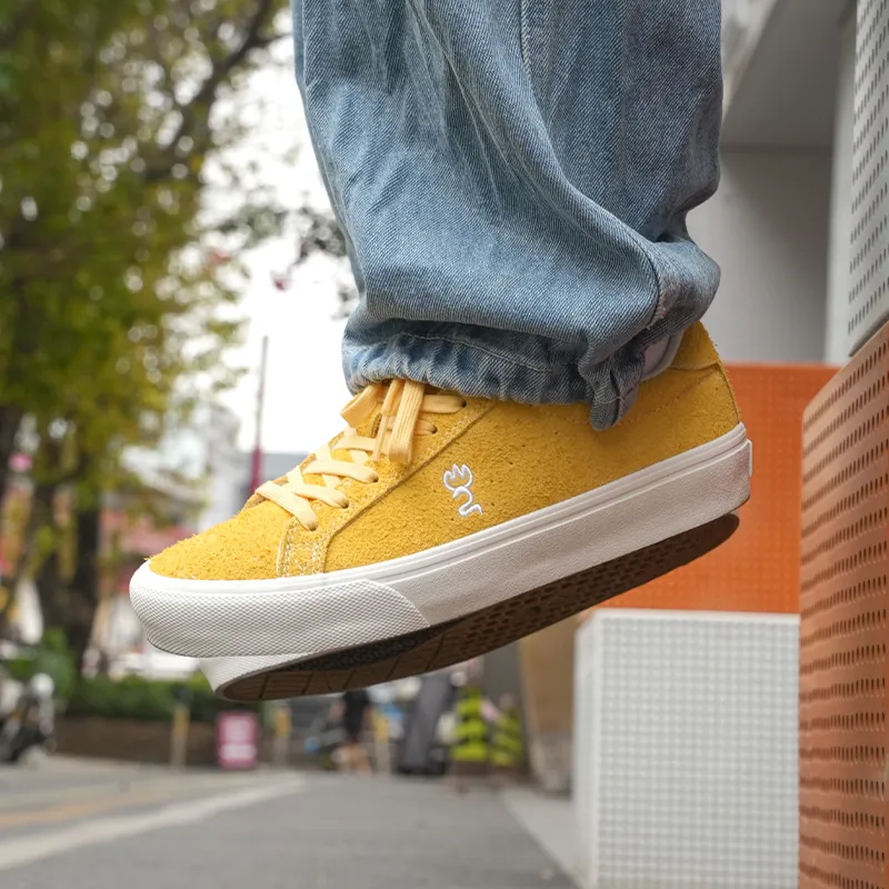 GOLUCK Big Dipper Cushioning, Slip Resistant, And Abrasion Resistant Low Top Skateboard Shoes Unisex Pear Yellow-3