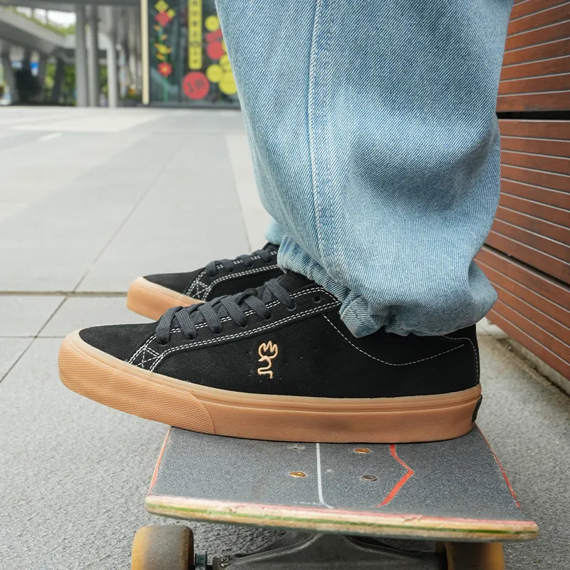 GOLUCK Big Dipper Cushioning, Abrasion Resistant, Slip Resistant Low Top Skateboard Shoes Unisex Black-2