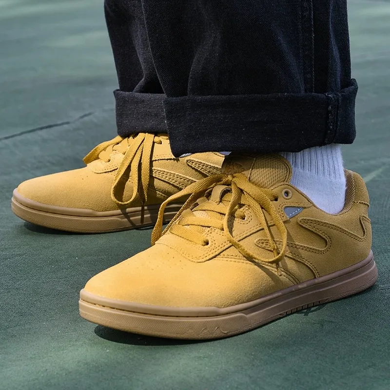 GOLUCK Thermal Cushioning Abrasion Resistant Low Top Skateboard Shoes Unisex Wheat-1