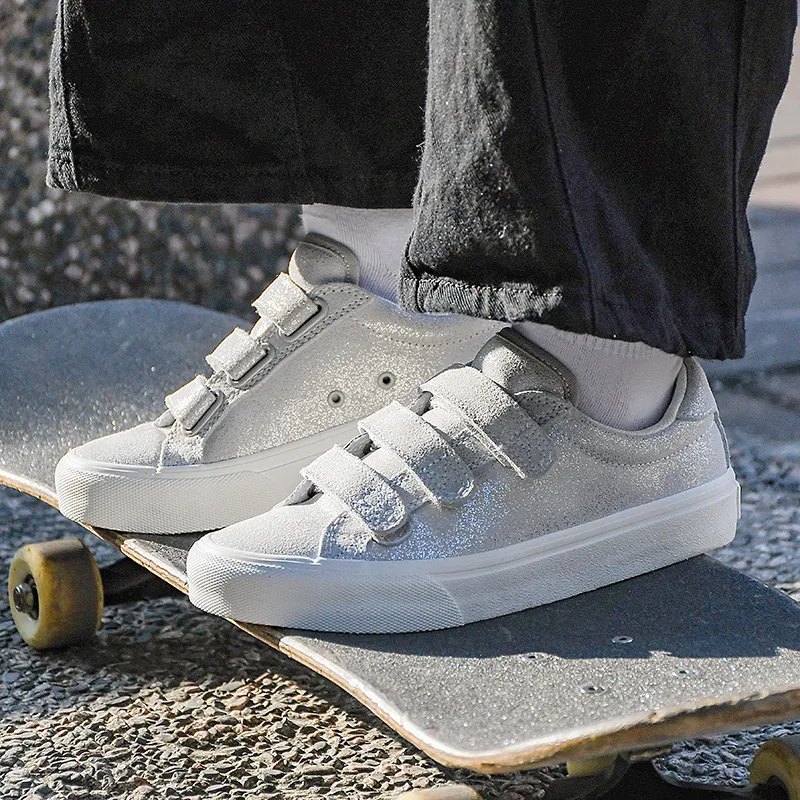 GOLUCK Wear resistant And Lightweight Low Top Skateboard Shoes Unisex Silver Gray-3