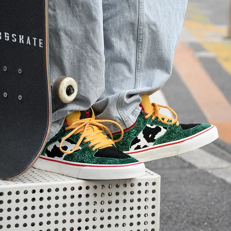 GOLUCK Low Top Skateboard Shoes Unisex Black Pine Green-1