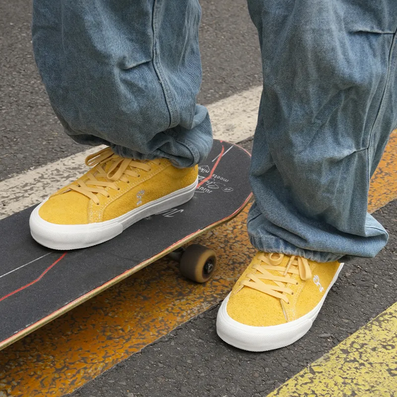 GOLUCK Big Dipper Cushioning, Slip Resistant, And Abrasion Resistant Low Top Skateboard Shoes Unisex Pear Yellow-1