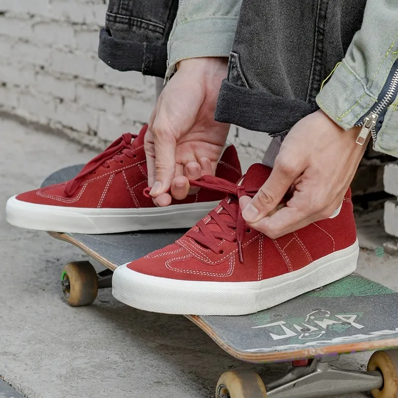 GOLUCK Low Top Skateboard Shoes Unisex Burgundy-1