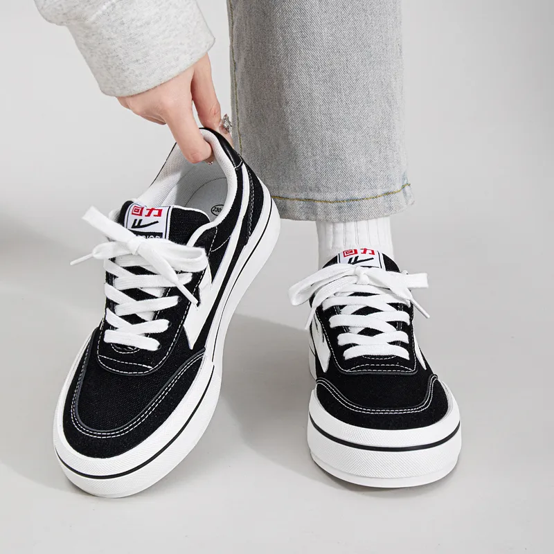 Warrior Students Casual Canvas Shoes Wear resistant And Lightweight Low Top Skateboard Shoes Women's Black White-5