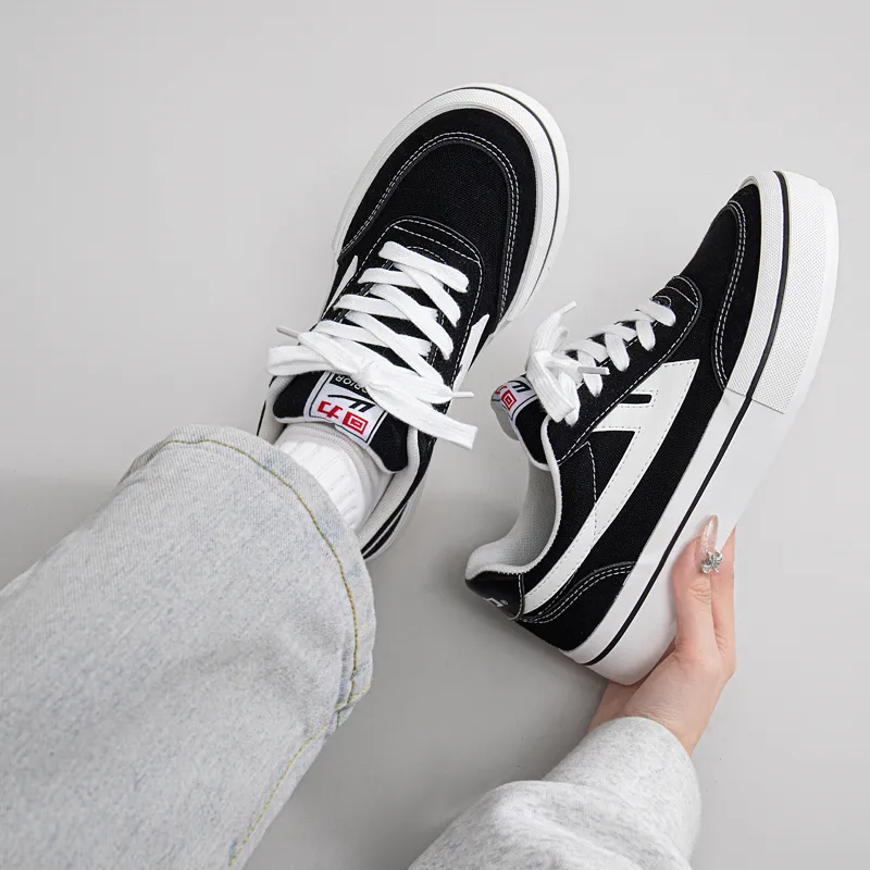Warrior Students Casual Canvas Shoes Wear resistant And Lightweight Low Top Skateboard Shoes Women's Black White-3