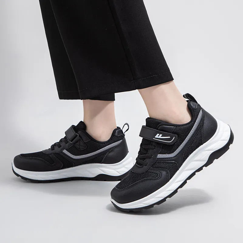 Warrior Soft Sole Elderly Shoes Wear resistant And Lightweight Low Top Casual Shoes Unisex Black-6