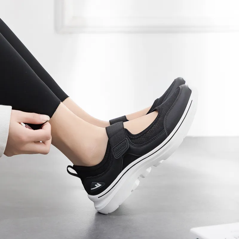 Warrior Comfortable Mom Shoes Lightweight And Breathable Low Top Casual Shoes Women's Black-7