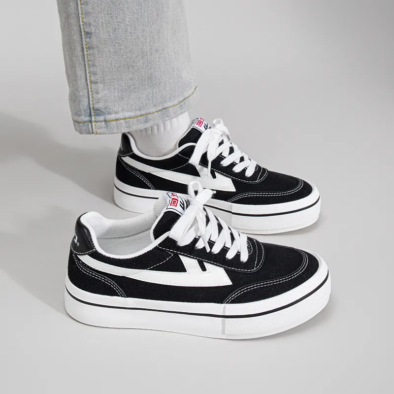 Warrior Students Casual Canvas Shoes Wear resistant And Lightweight Low Top Skateboard Shoes Women's Black White-4