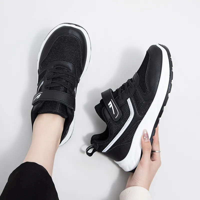 Warrior Soft Sole Elderly Shoes Wear resistant And Lightweight Low Top Casual Shoes Unisex Black-5