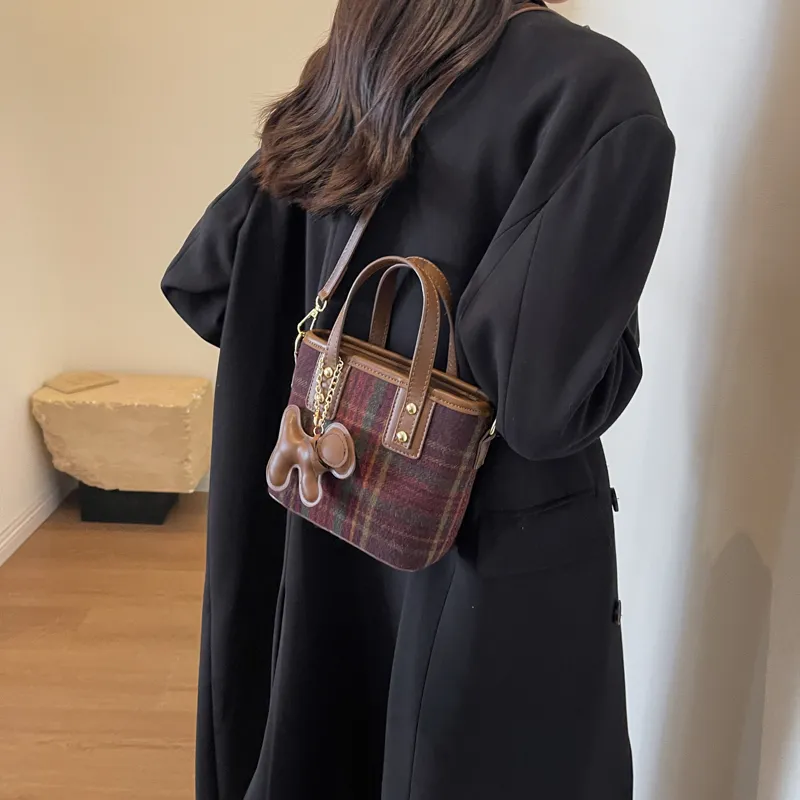 BAODIDAISHU Woolen One Shoulder Crossbody Handbag Bucket Bag Medium Size Women's Green/Coffee-12