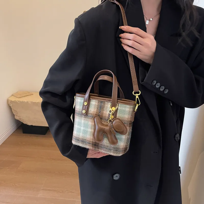 BAODIDAISHU Woolen One Shoulder Crossbody Handbag Bucket Bag Medium Size Women's Green/Coffee-6