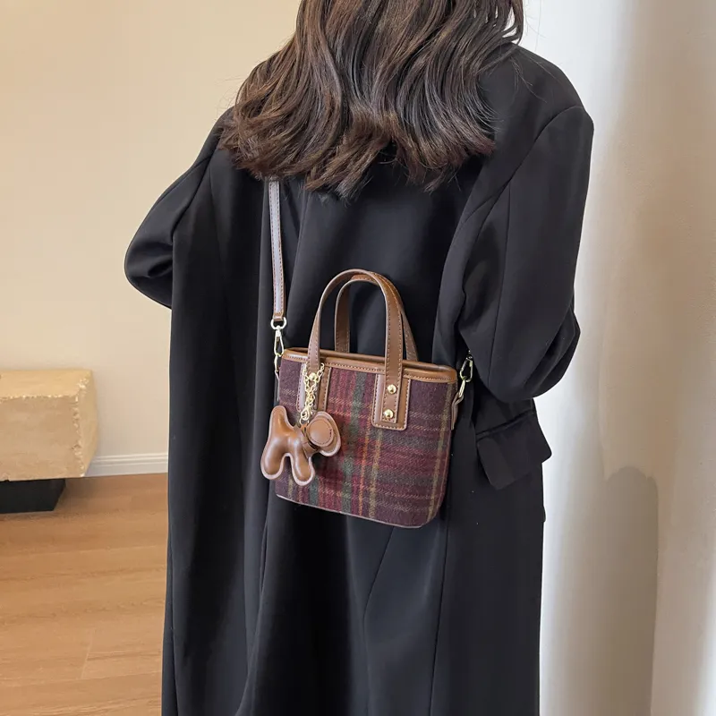BAODIDAISHU Woolen One Shoulder Crossbody Handbag Bucket Bag Medium Size Women's Green/Coffee-8