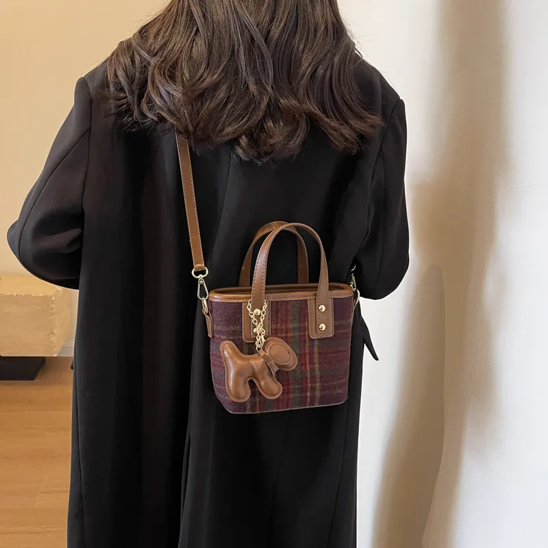 BAODIDAISHU Woolen One Shoulder Crossbody Handbag Bucket Bag Medium Size Women's Green/Coffee-9