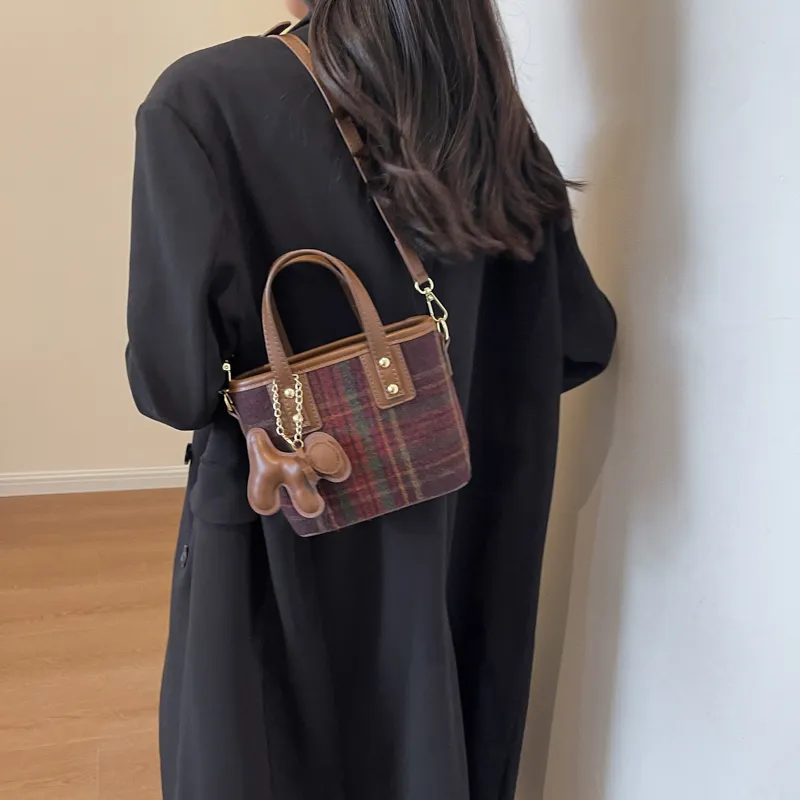 BAODIDAISHU Woolen One Shoulder Crossbody Handbag Bucket Bag Medium Size Women's Green/Coffee-13