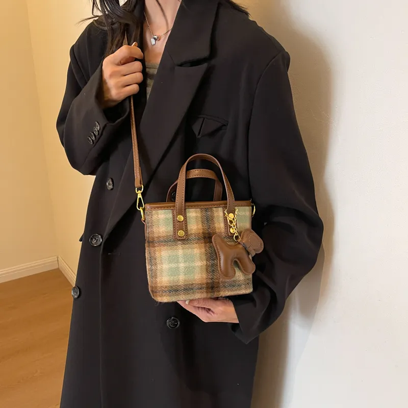 BAODIDAISHU Woolen One Shoulder Crossbody Handbag Bucket Bag Medium Size Women's Green/Coffee-3