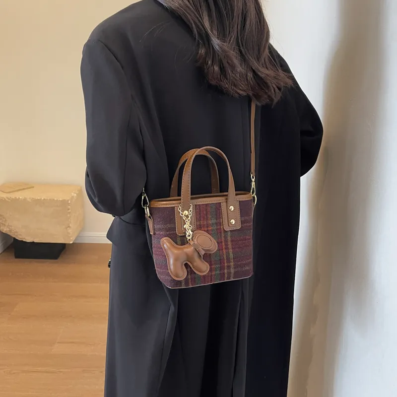 BAODIDAISHU Woolen One Shoulder Crossbody Handbag Bucket Bag Medium Size Women's Green/Coffee-10