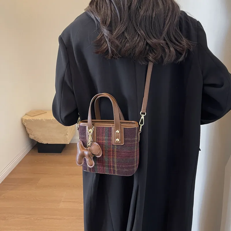 BAODIDAISHU Woolen One Shoulder Crossbody Handbag Bucket Bag Medium Size Women's Green/Coffee-11