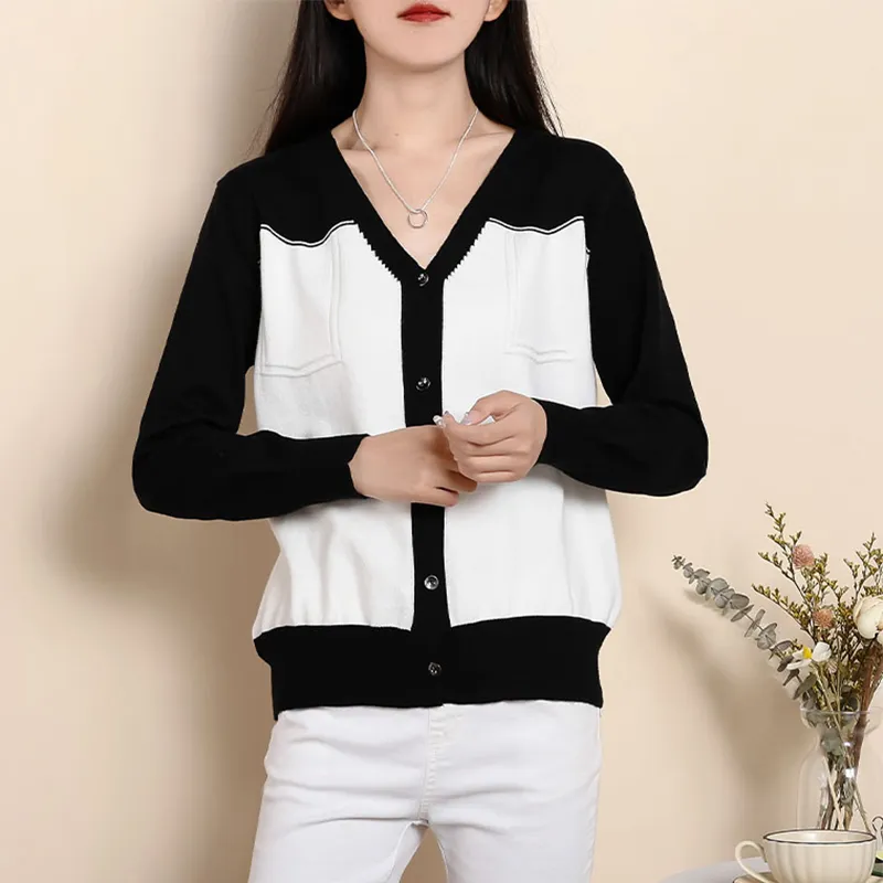 Fele.d Knitwear Women's Black & White-8
