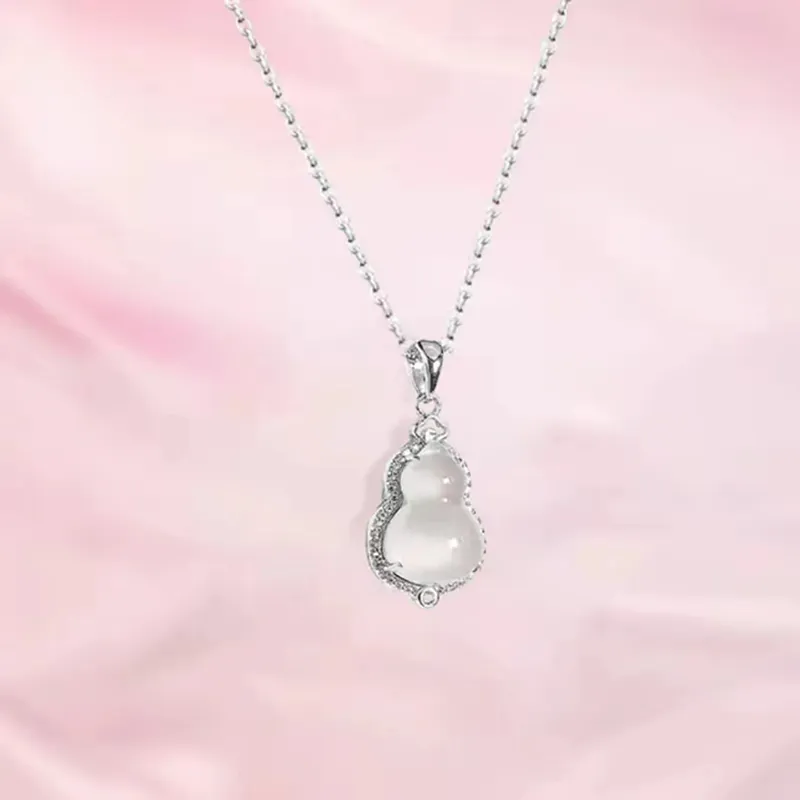 Seven Little Craftsmen Chalcedony Necklaces Women's-1