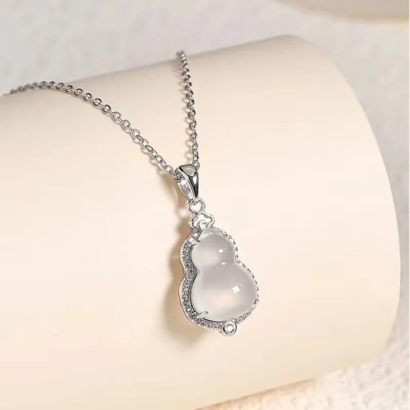 Seven Little Craftsmen Chalcedony Necklaces Women's-4